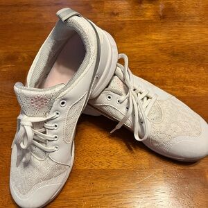 Puma Women's Waterproof White Knit Lace-Up Golf Shoes with Subtle Pink Accent